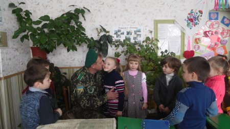 Зустріч учнів 1-Б класу з татком-героєм