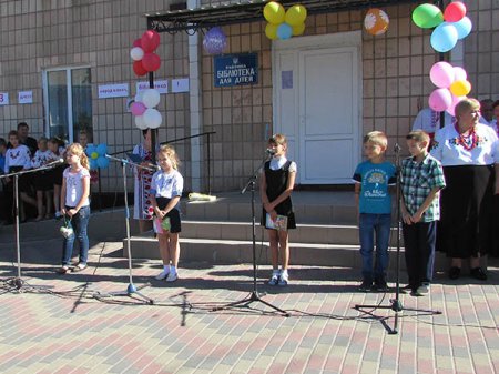 Дитячій бібліотеці 65 років.