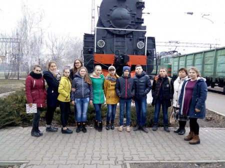 Учні 8-А класу Добровеличківської ЗШ І-ІІІ ст №1 у Помічній