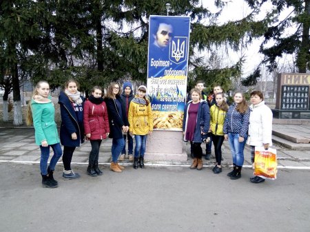 Учні 8-А класу Добровеличківської ЗШ І-ІІІ ст №1 у Помічній