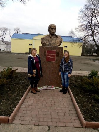 Учні 8-А класу Добровеличківської ЗШ І-ІІІ ст №1 у Помічній