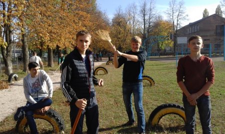Трудовий десант учнів 11-Б класу