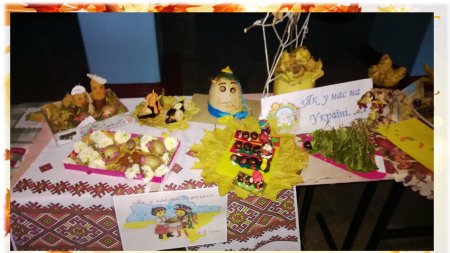 Виставка поробок з природнього матеріалу "Як у нас на Україні"