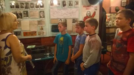 Захід в музеї – « Запали свічку пам’яті» (6 кл)