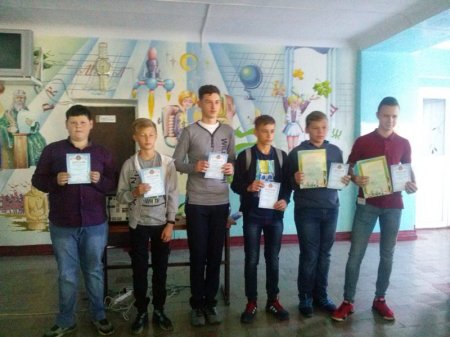 Учасники шкільної команди з футболу (Змаганя з міні футболу)